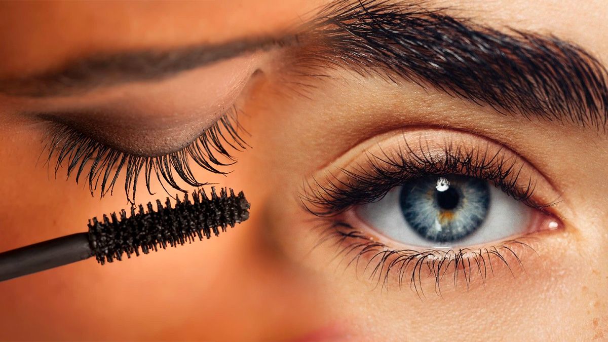 Astuce maquillage : voici comment obtenir des cils épais parfait sans se ruiner