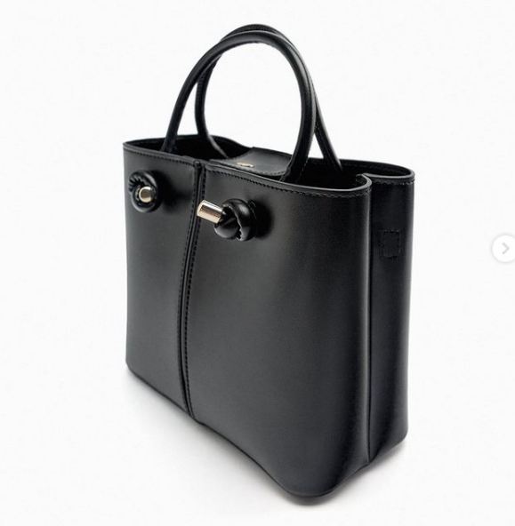Zara : ce sac tendance à moins de 40 euros fait craquer toutes les fans de mode
