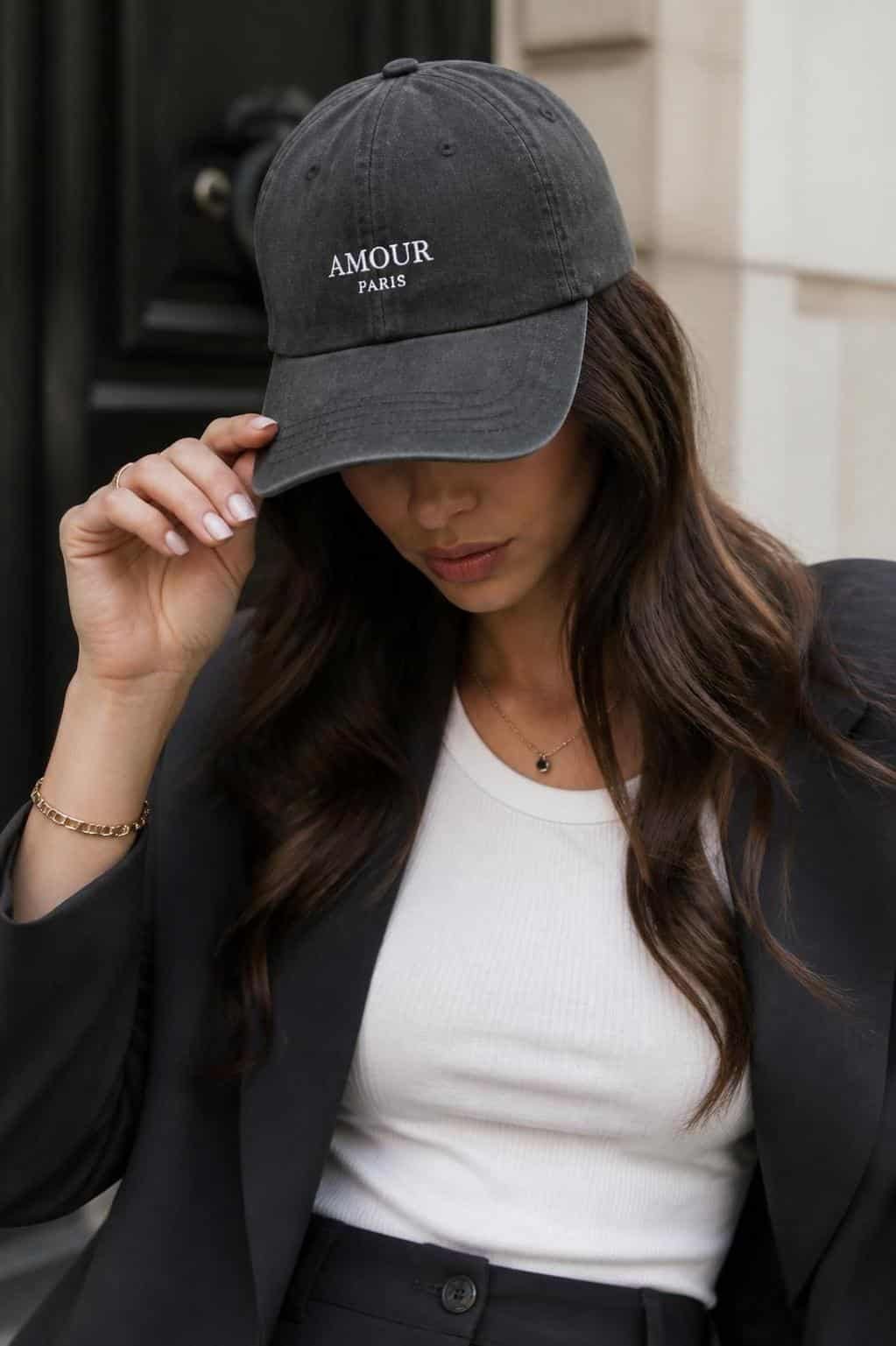 découvrez comment choisir la casquette tendance parfaite pour sublimer votre style. conseils, astuces et modèles pour un look à la fois moderne et unique.