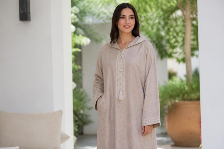 découvrez comment choisir une djellaba femme alliant élégance et confort pour un style facile à porter au quotidien et lors des occasions spéciales.